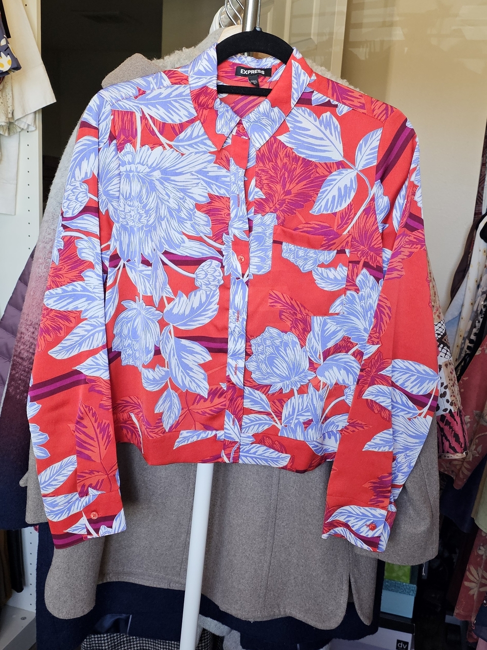 Express Cropped, Floral Button-Front Shirt. Size S.
